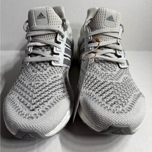 Adidas Women's Light Gray Knit Sneakers